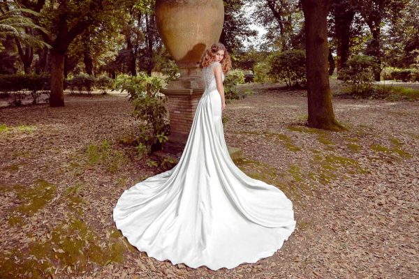 Cauti un Fotograf Profesionist pentru Rochii de Mireasa? Contacteaza-ne! Fotografii Campanie Amanda Di Velli Rochii Mireasa Fashion Books