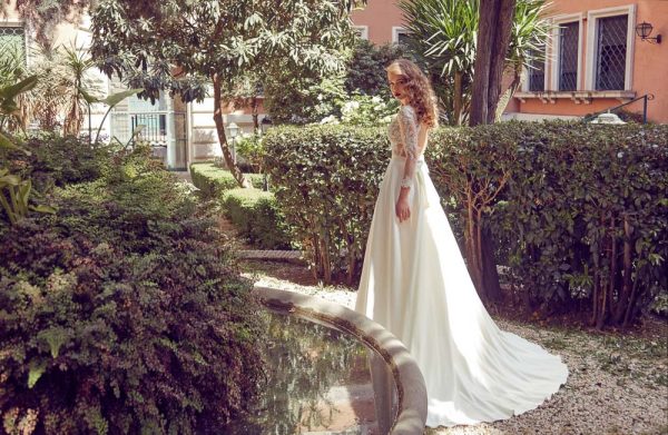 Cauti un Fotograf Profesionist pentru Rochii de Mireasa? Contacteaza-ne. Fotografie Campanie Rochii Mireasa Adora Sposa Fashion Books